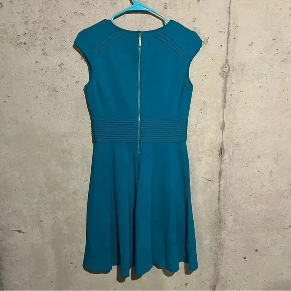 Eliza J Fit & Flare Dress Teal Pleats Sz 6 Exposed Back Zipper Cap Sleeves - Picture 5 of 8